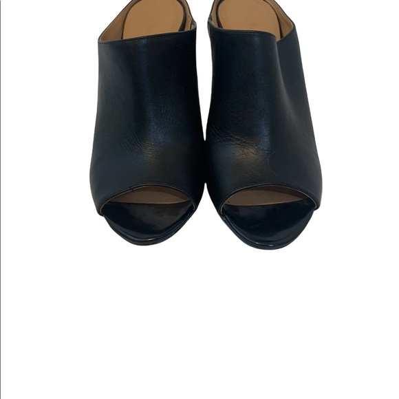 - Calvin Klein slip on leather heals. - Picture 2 of 14